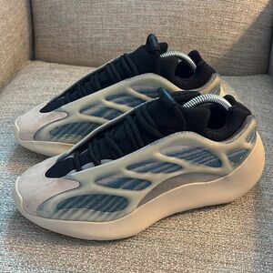 Adidas Yeezy 700 V3 Kyanite Sneakers Men's Size 7.5
